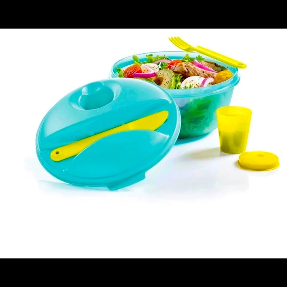 Tupperware salad on the go New !!!
